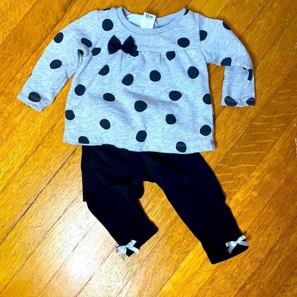 🙌Host Pick🙌Bundle:🖤 Carter and forever me Sweatshirt and pants outfit - Picture 1 of 3